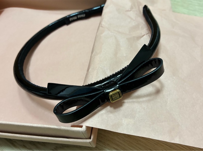 Miumiu 蝴蝶結漆皮髮箍-0