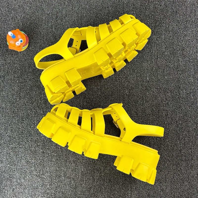 Prada普拉達黃色厚底涼鞋 尺碼:39,搭配鋼標Logo-2