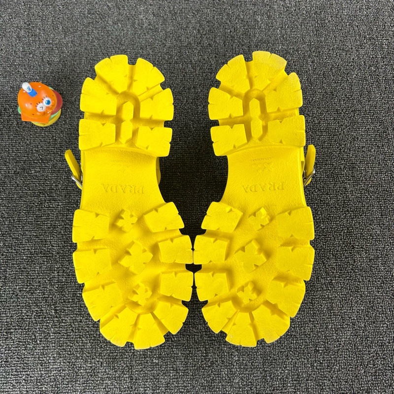 Prada普拉達黃色厚底涼鞋 尺碼:39,搭配鋼標Logo-5