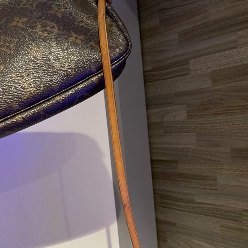 22弄」Louis Vuitton vintage M51980 大麻將包 麻將包 老包 古董 小包 斜背包 腋下包 肩背包-18
