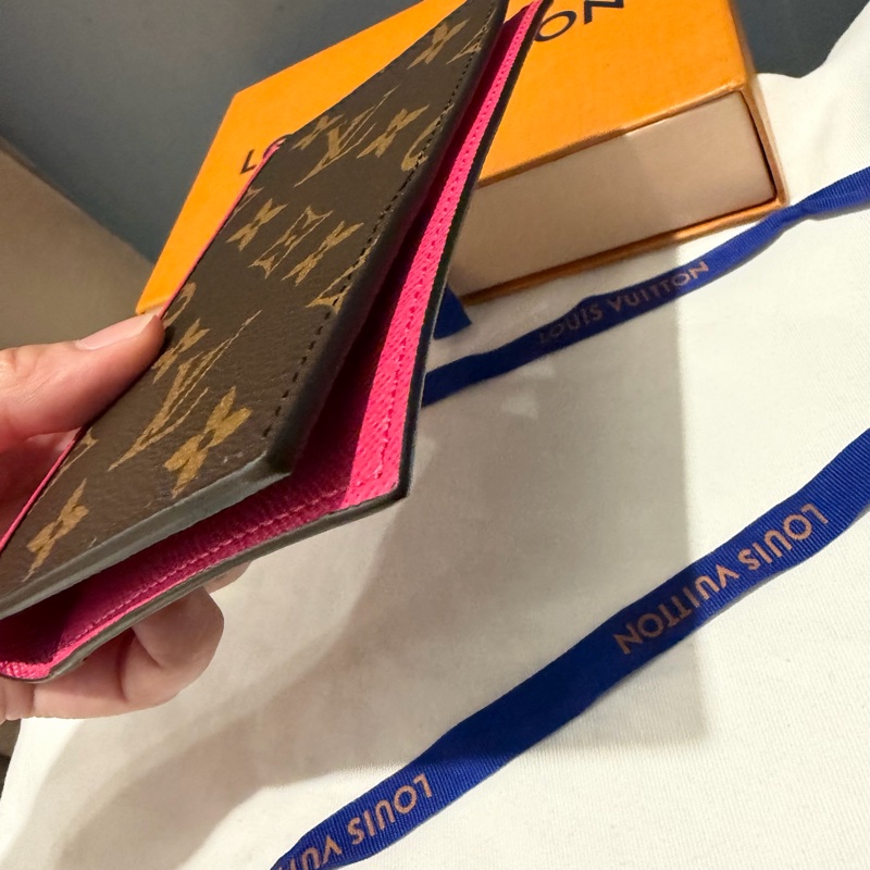 Louis Vuitton LV老花拚皮 Colormania系列牛皮護照套 護照夾-16