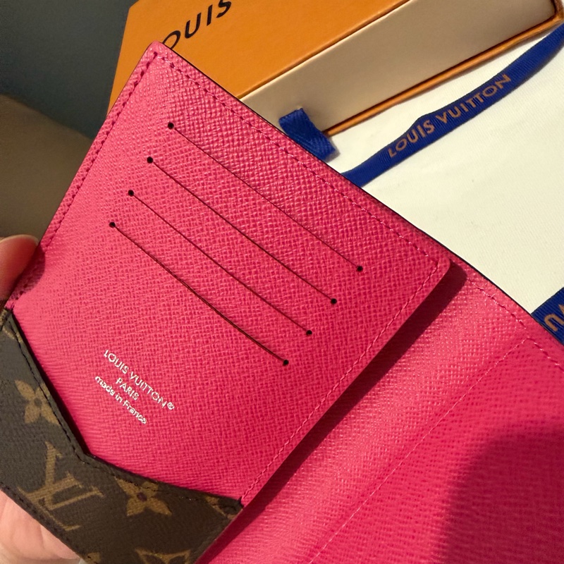Louis Vuitton LV老花拚皮 Colormania系列牛皮護照套 護照夾-18