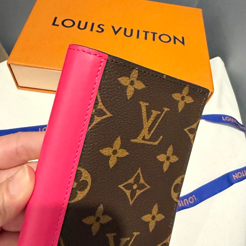Louis Vuitton LV老花拚皮 Colormania系列牛皮護照套 護照夾-23