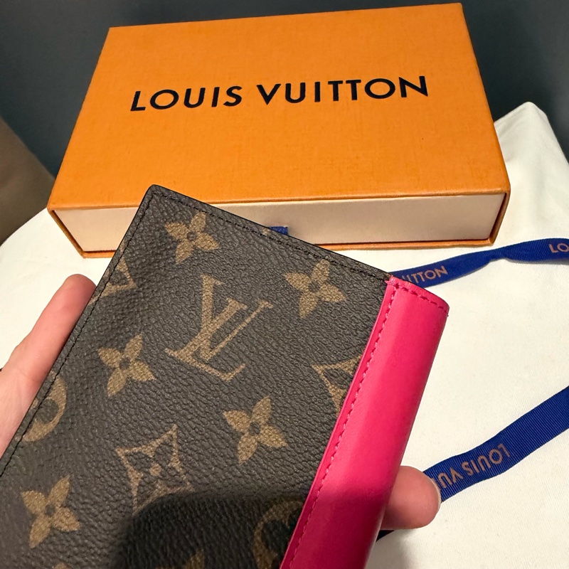 Louis Vuitton LV老花拚皮 Colormania系列牛皮護照套 護照夾-24
