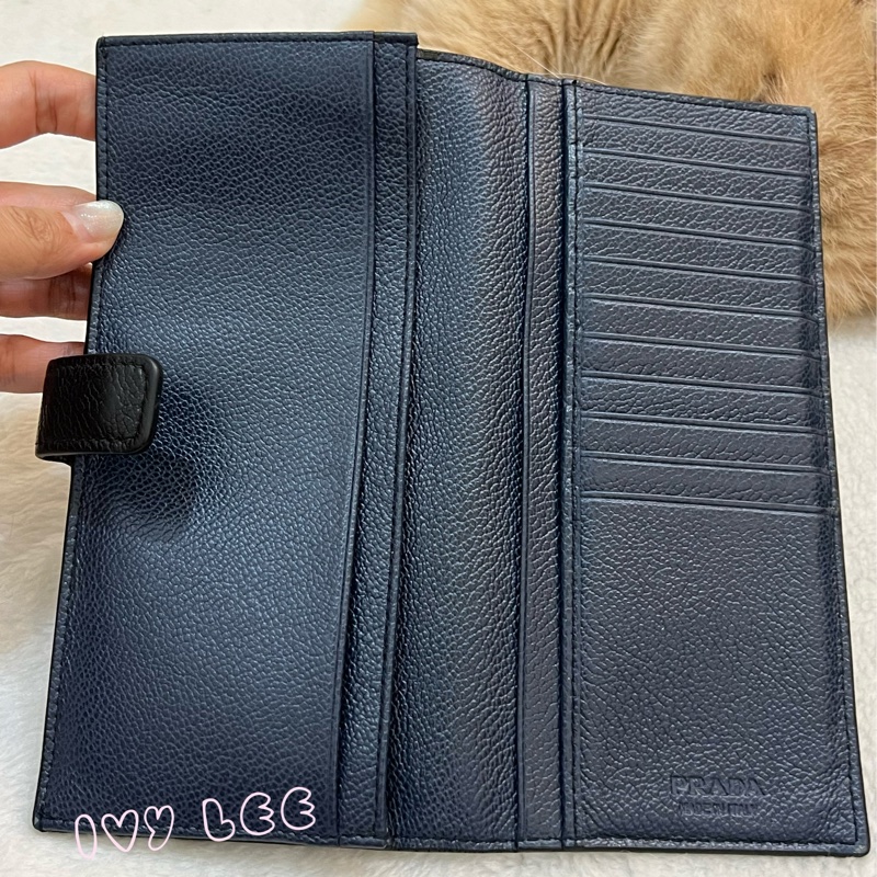 PRADA 2MV015 浮雕LOGO 黑藍 二折長夾 正品 二手精品-5