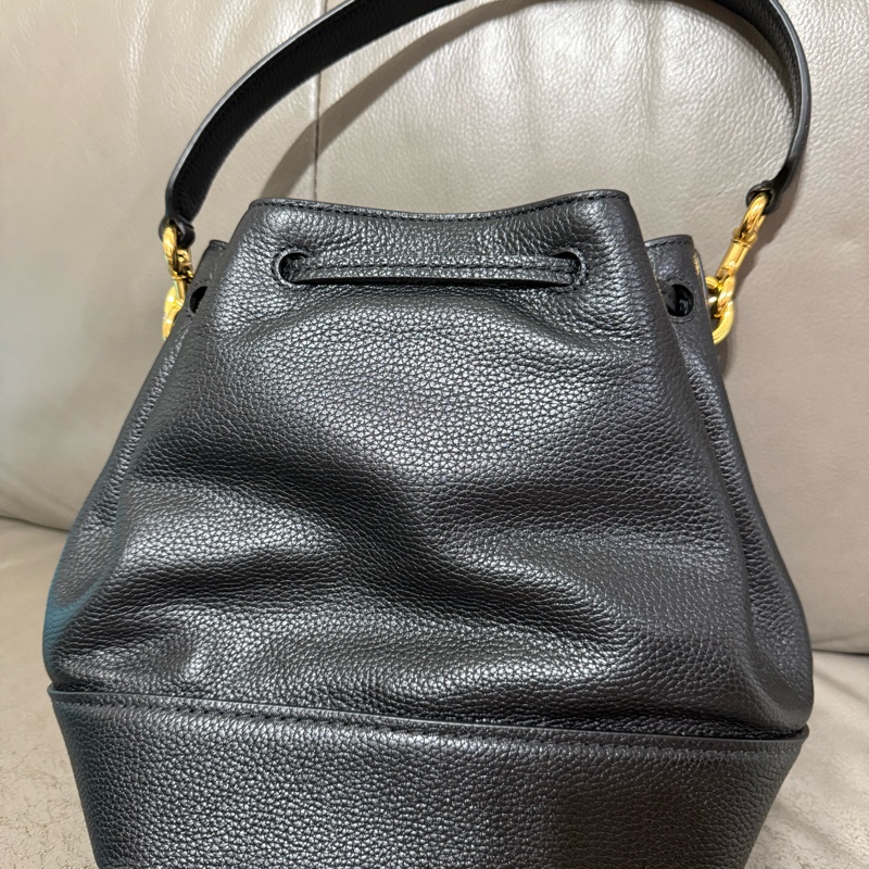 Marc Jacobs鎖頭真皮水桶包-1