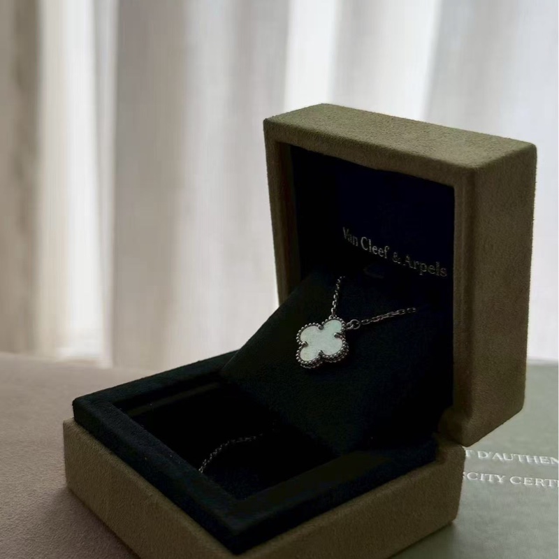 Van Cleef & Arpels 梵克雅寶 Alhambra四葉草項鍊-3