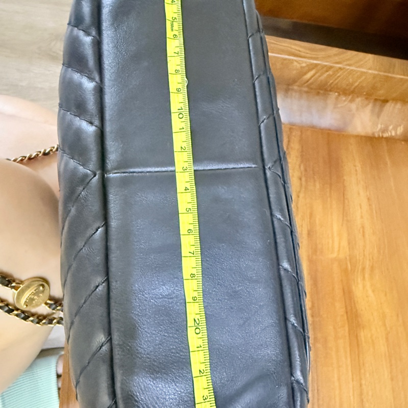CHANEL 香奈兒 黑色 耐用牛皮 皮穿鏈斜背包 內裡拉鍊膠膜還在✨-4