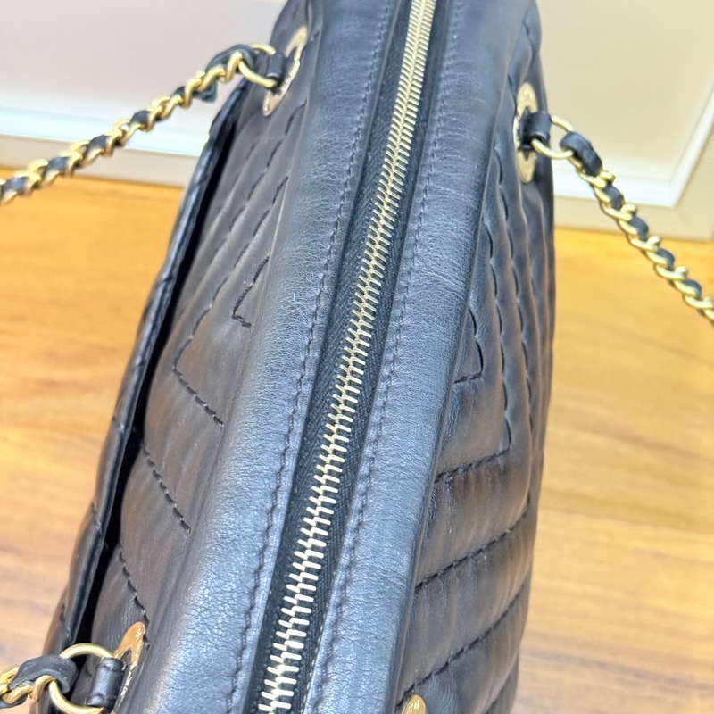 CHANEL 香奈兒 黑色 耐用牛皮 皮穿鏈斜背包 內裡拉鍊膠膜還在✨-35