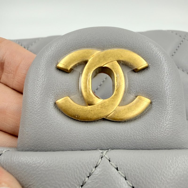 CHANEL - 灰色菱格紋羊皮金球方胖-20