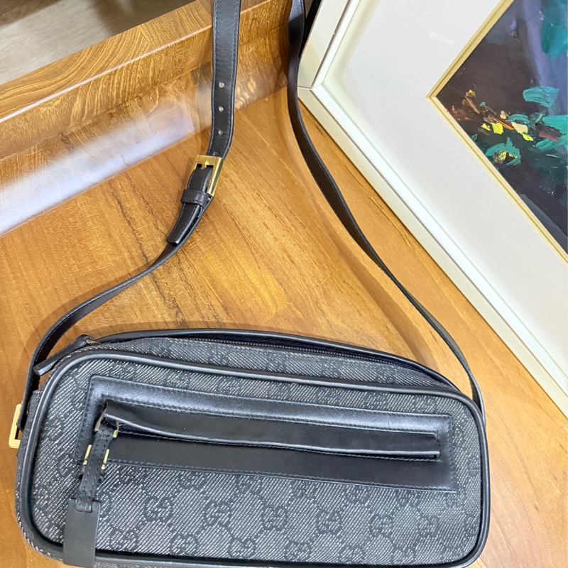 Gucci灰黑色 老花 胸口包 肩背包 腋下包 保齡球包-6