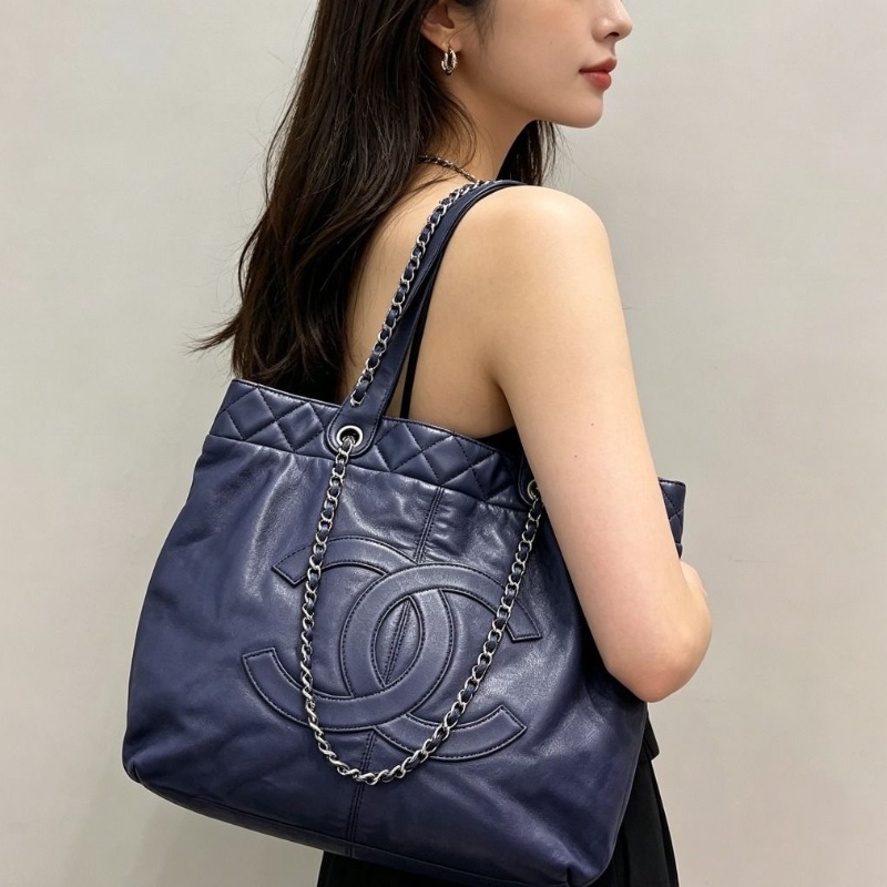 CHANEL 藍色銀扣羊皮大Logo手提肩背斜背包33*34*15.5 9新 配件塵袋-0