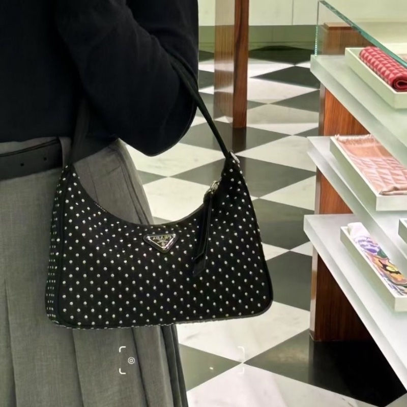 PRADA 黑銀尼龍鉚釘手提hobo包 22*12*5.5 9新 配件塵袋-1