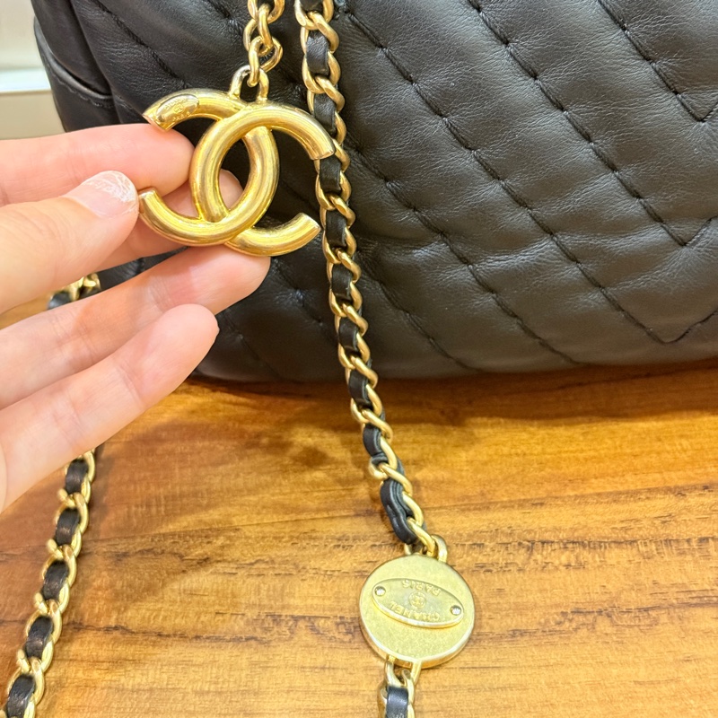 CHANEL 香奈兒 黑色 耐用牛皮 皮穿鏈斜背包 內裡拉鍊膠膜還在✨-11