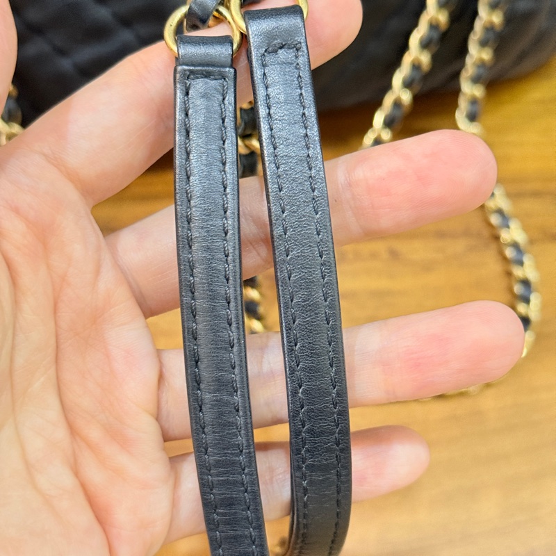 CHANEL 香奈兒 黑色 耐用牛皮 皮穿鏈斜背包 內裡拉鍊膠膜還在✨-29