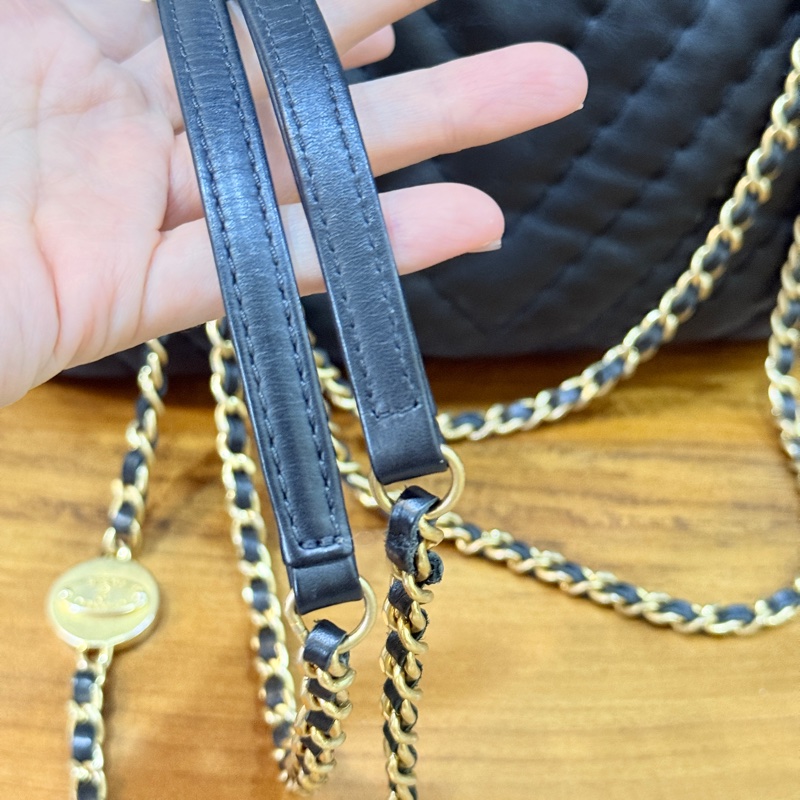 CHANEL 香奈兒 黑色 耐用牛皮 皮穿鏈斜背包 內裡拉鍊膠膜還在✨-31