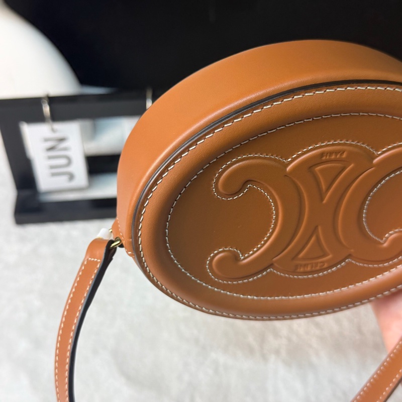 Celine 賽琳 浮雕凱旋門月餅包,尺寸14/10/5cm-6
