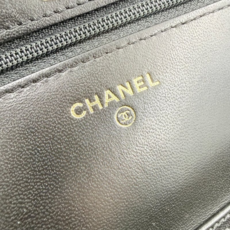 CHANEL - 黑色菱格羊皮金球下蓋woc-15