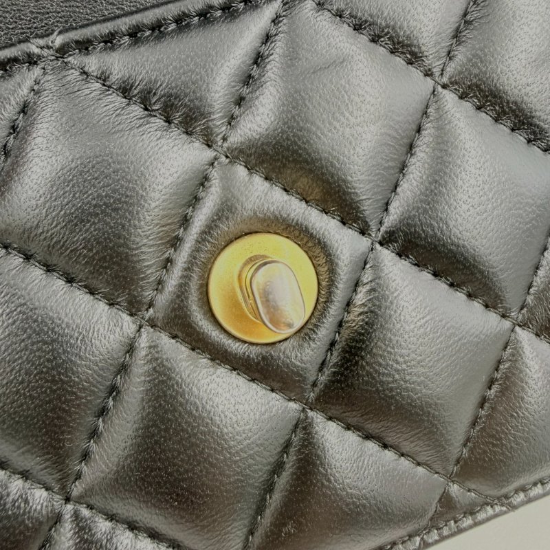 CHANEL - 黑色菱格羊皮金球下蓋woc-20