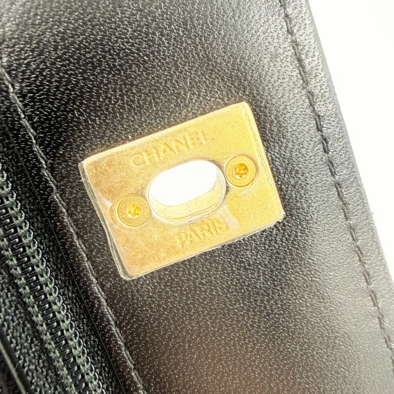 CHANEL - 黑色菱格羊皮金球下蓋woc-21