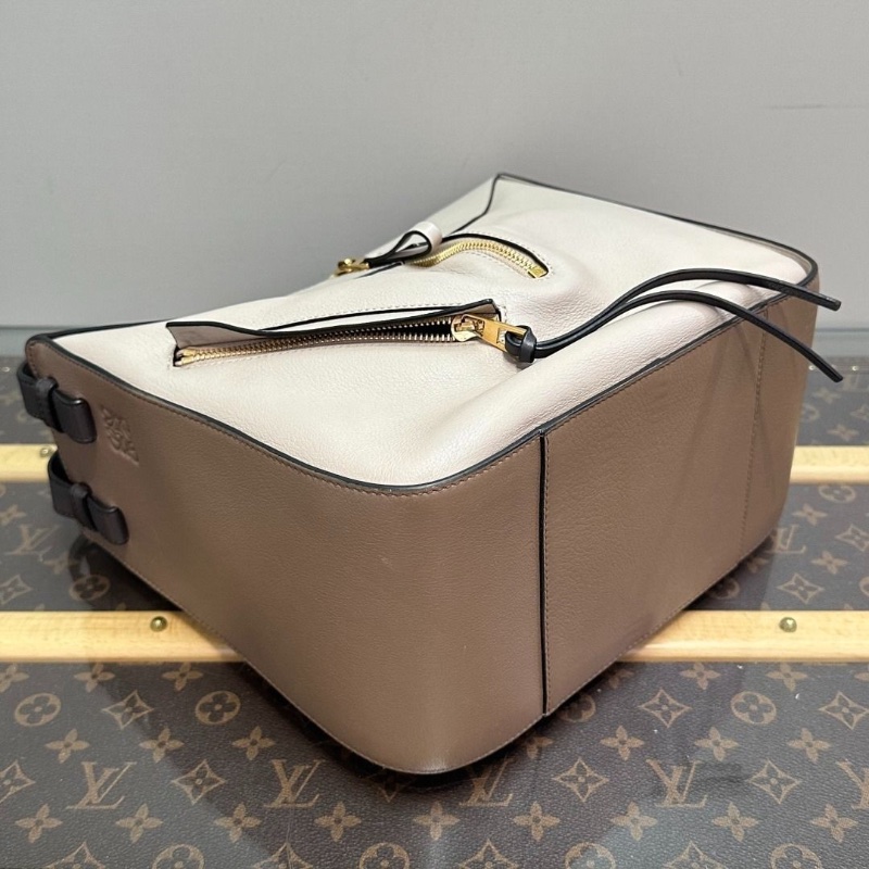LOEWE 金扣Hammock手提斜背包28*24*14 9新 配件塵袋-2
