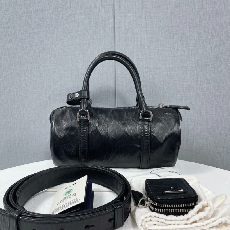 Prada 黑色羊皮波士頓枕頭包 22*11*11cm 95新 配件塵袋 肩帶 零錢包-4