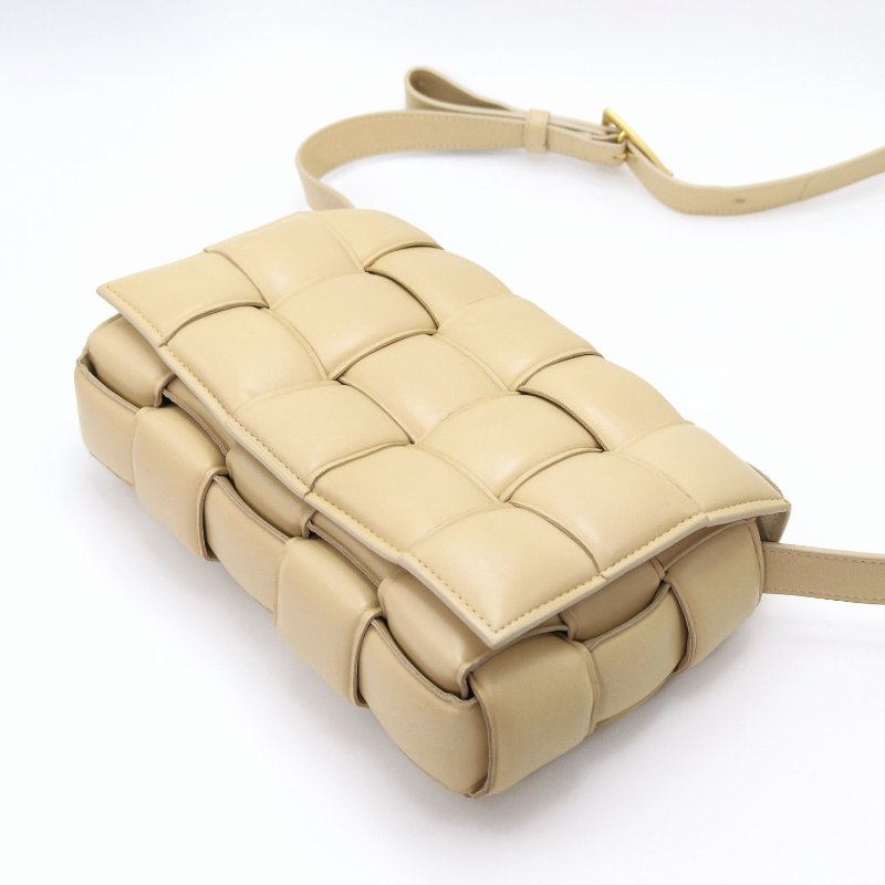 BV PaddedCassette奶茶色肩背斜背枕頭包 26*19*7 98新配件塵袋-2