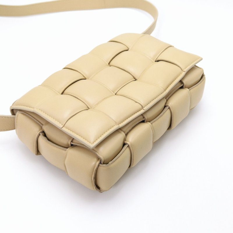 BV PaddedCassette奶茶色肩背斜背枕頭包 26*19*7 98新配件塵袋-3
