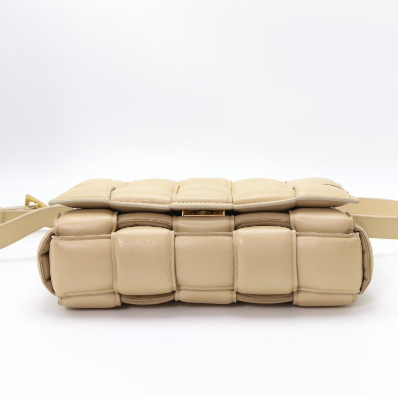 BV PaddedCassette奶茶色肩背斜背枕頭包 26*19*7 98新配件塵袋-4