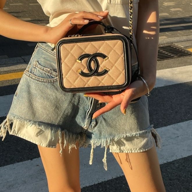 Chanel 奶茶色小號相機包荔枝牛皮 17*7*12 9新 配件鎖鑰匙 塵袋-0