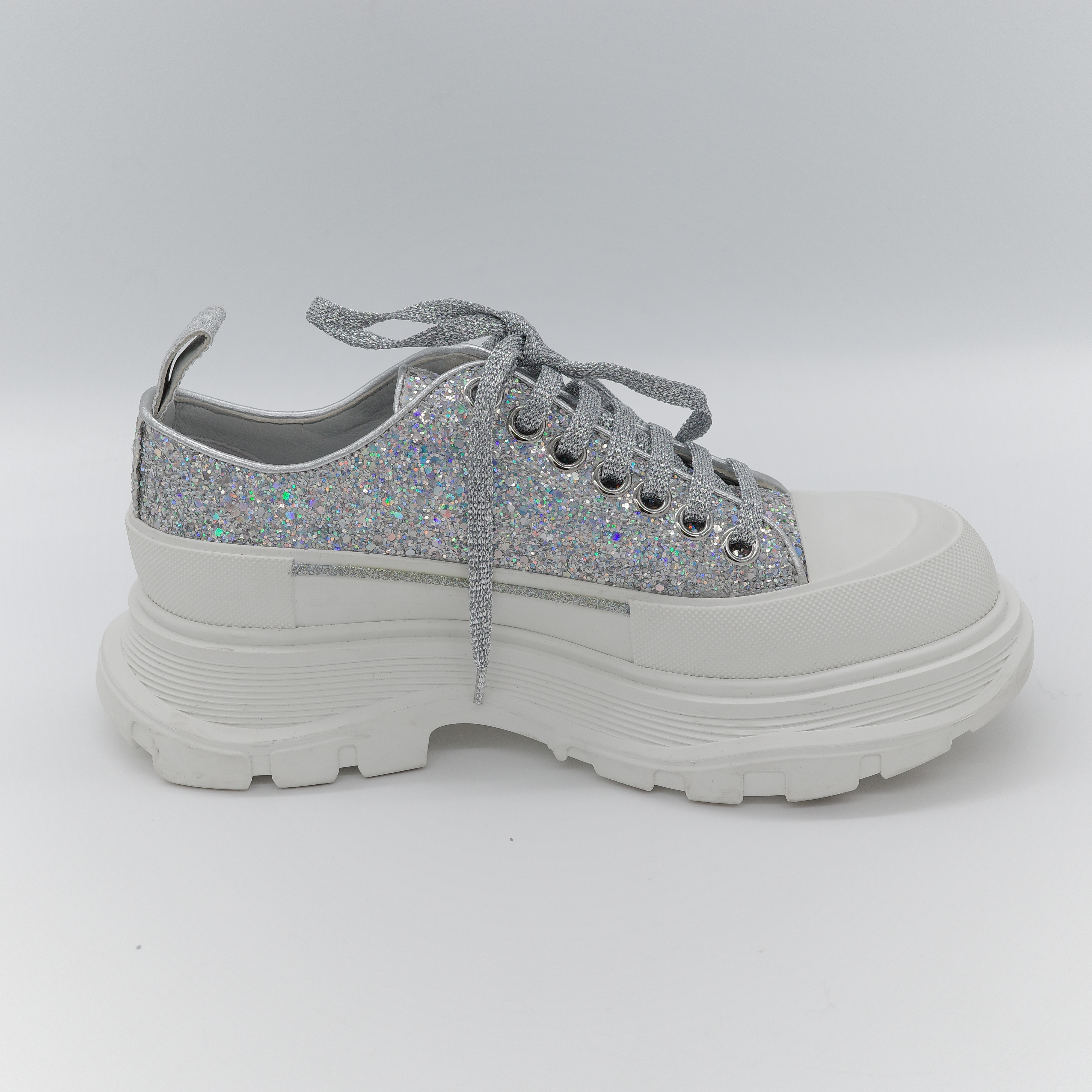 Alexander McQueen 亞歷山大·麥昆 Tread Slick 全銀亮粉 Holo Silver Glitter 亮面織物 繫帶後底運動鞋-9