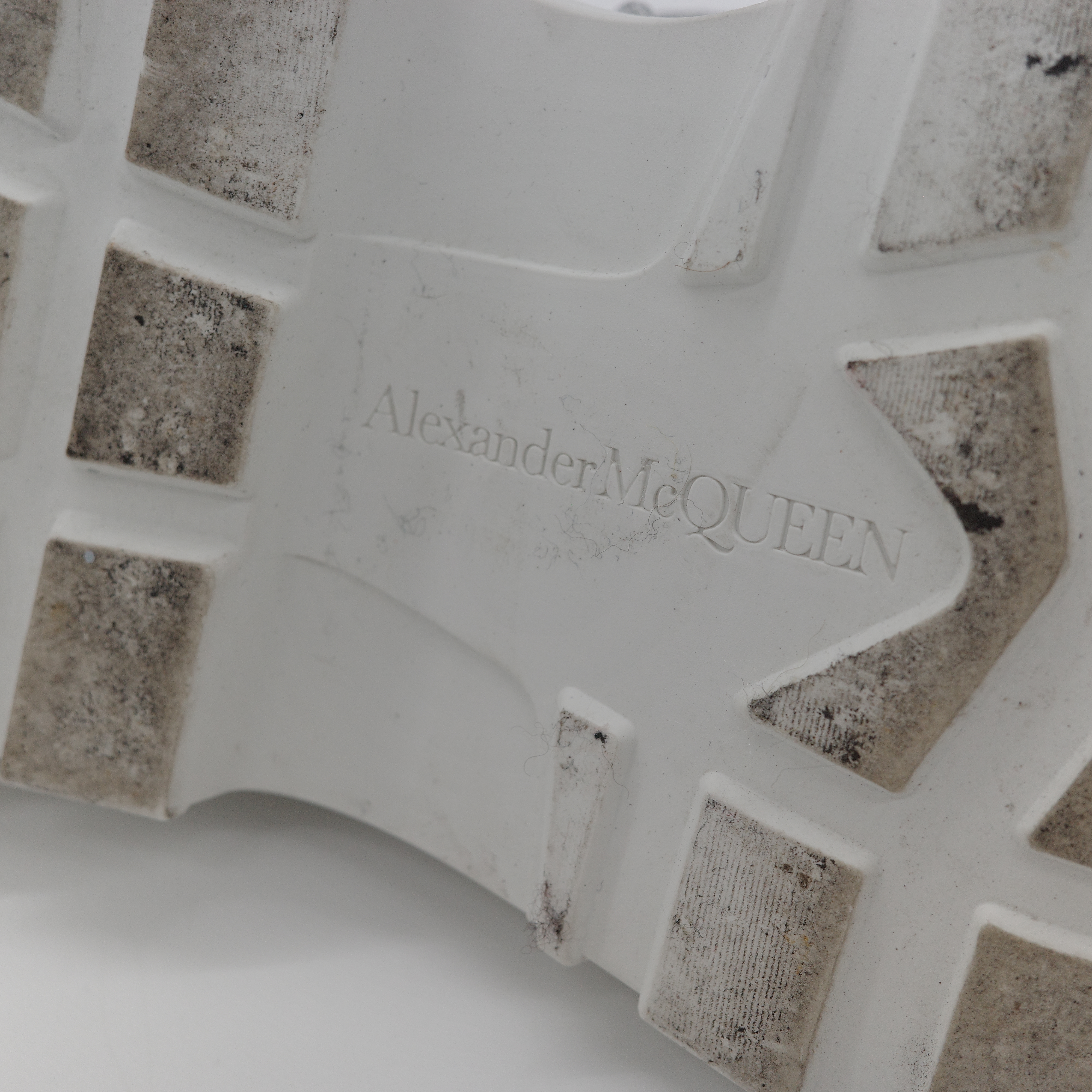 Alexander McQueen 亞歷山大·麥昆 Tread Slick 全銀亮粉 Holo Silver Glitter 亮面織物 繫帶後底運動鞋-12