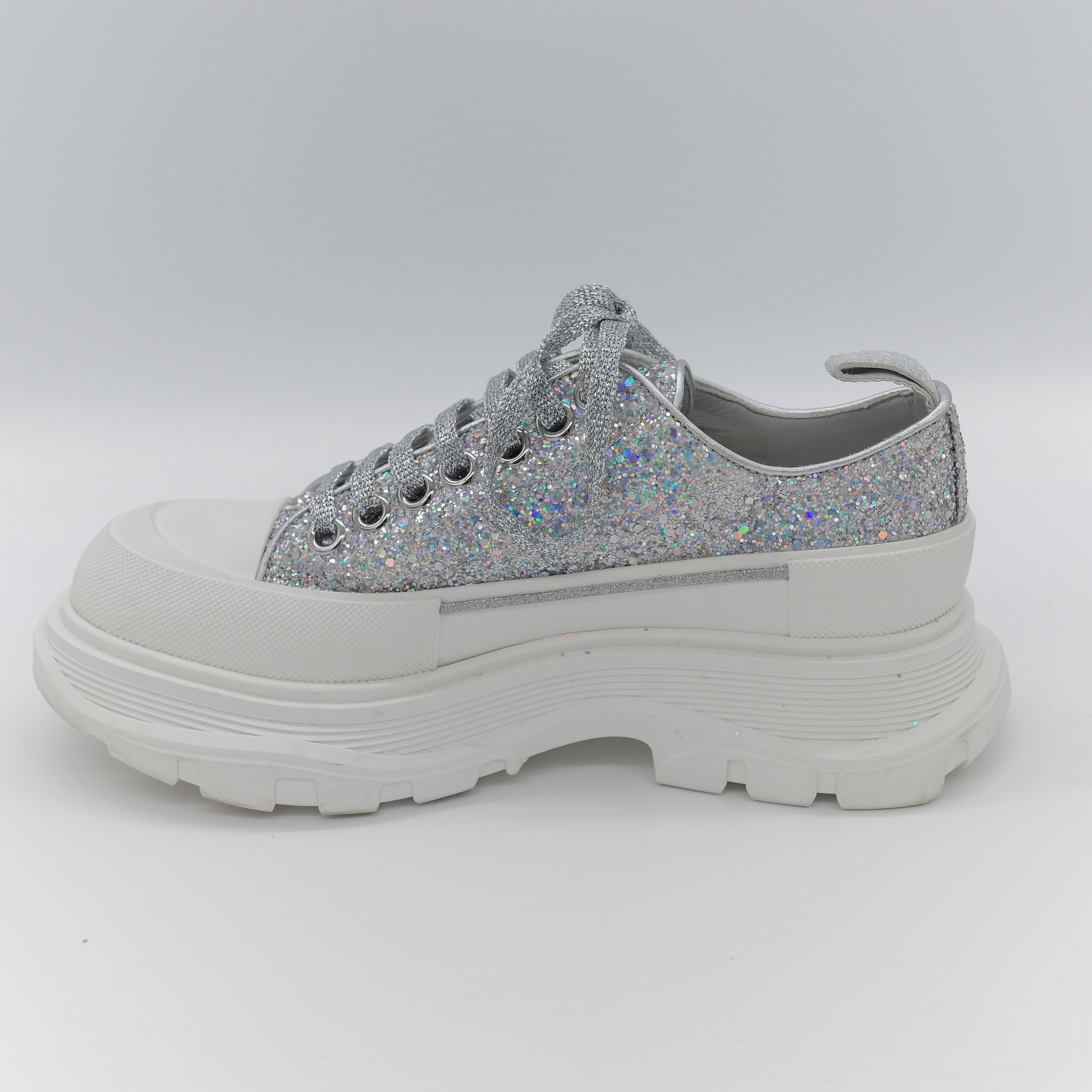 Alexander McQueen 亞歷山大·麥昆 Tread Slick 全銀亮粉 Holo Silver Glitter 亮面織物 繫帶後底運動鞋-13