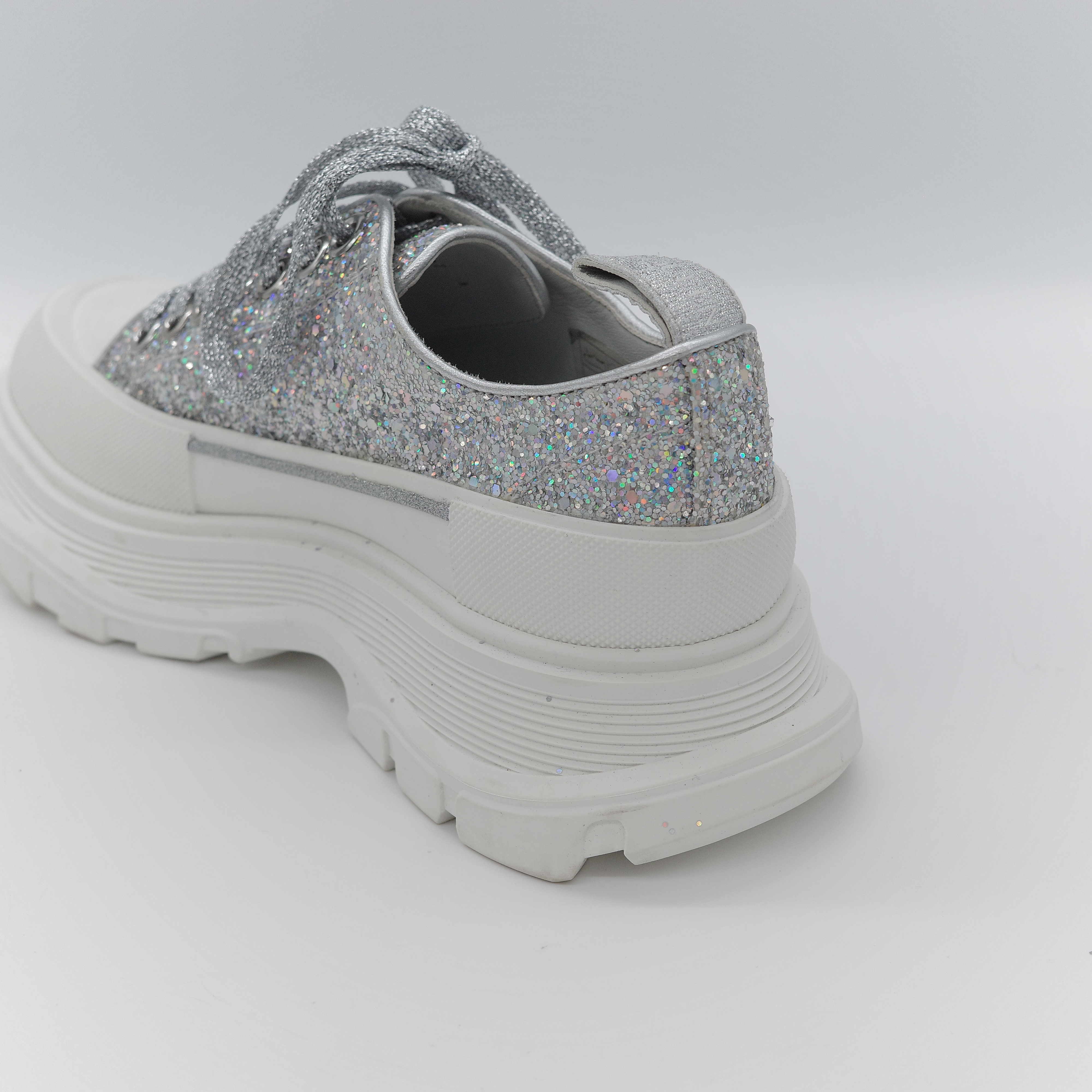 Alexander McQueen 亞歷山大·麥昆 Tread Slick 全銀亮粉 Holo Silver Glitter 亮面織物 繫帶後底運動鞋-14