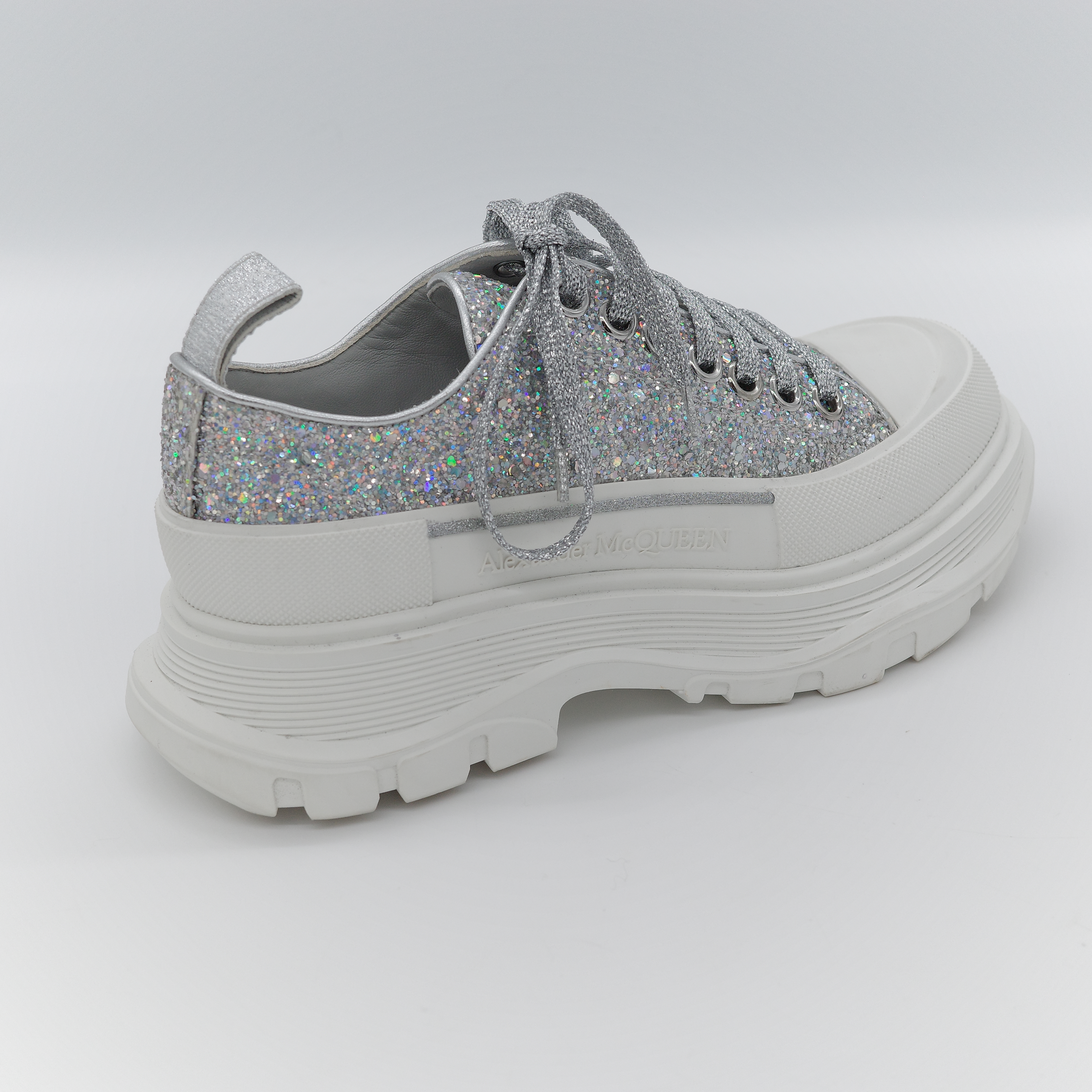 Alexander McQueen 亞歷山大·麥昆 Tread Slick 全銀亮粉 Holo Silver Glitter 亮面織物 繫帶後底運動鞋-15