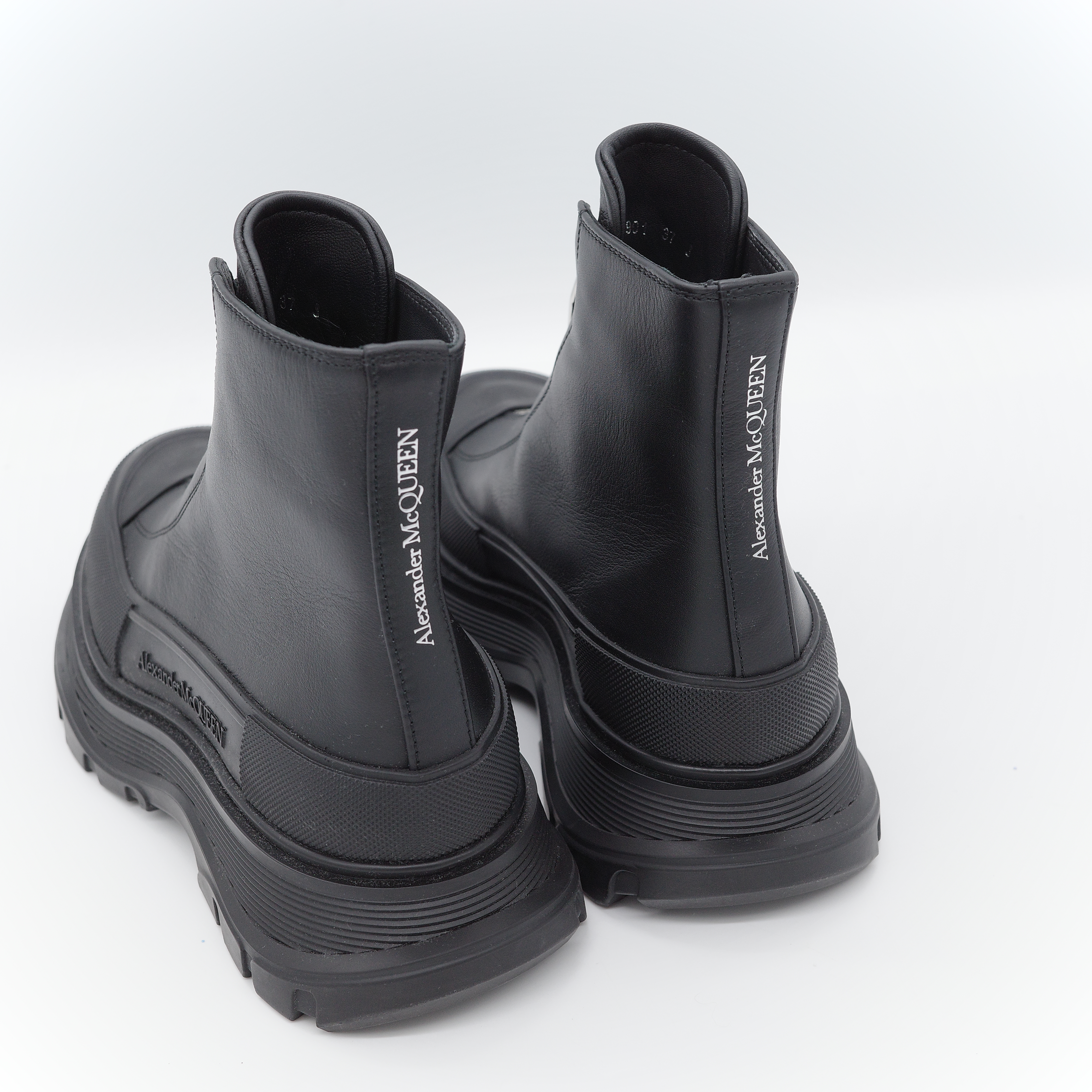 Alexander McQueen 亞歷山大·麥昆 Tread Slick 黑色 小牛皮 拉鍊式短靴-9