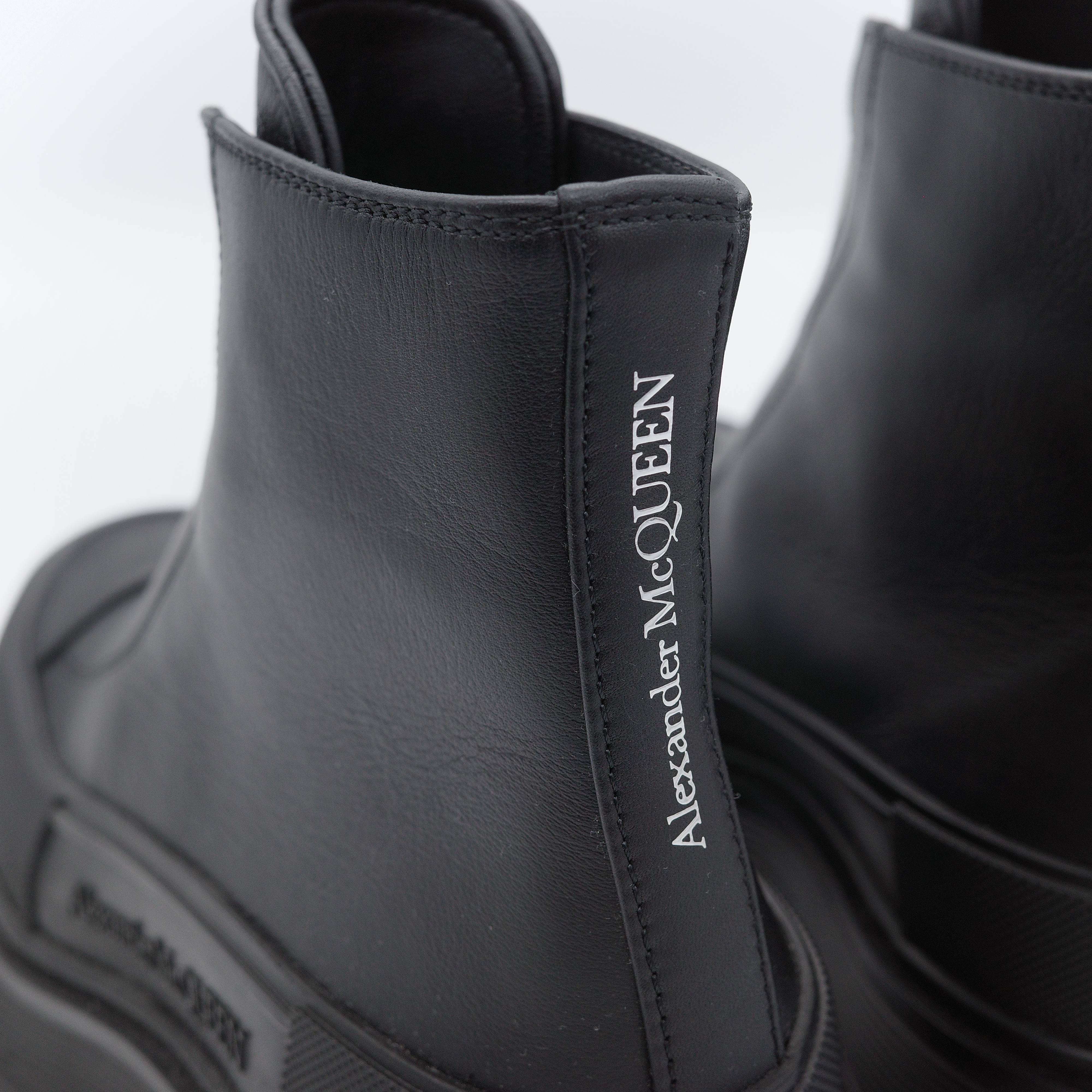Alexander McQueen 亞歷山大·麥昆 Tread Slick 黑色 小牛皮 拉鍊式短靴-10