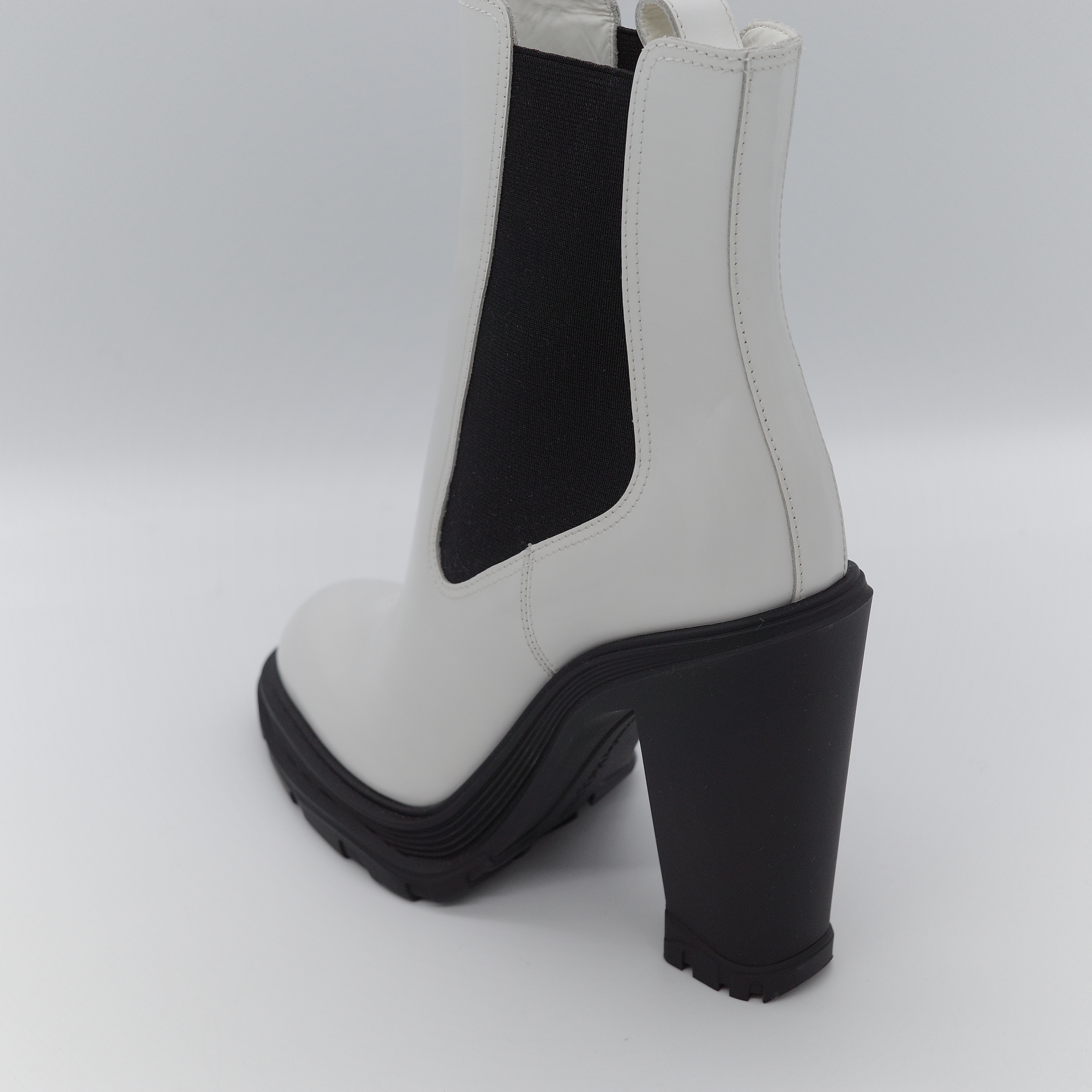 Alexander McQueen 亞歷山大·麥昆 Tread Heeled 白色 象牙色 皮革 粗跟切爾西靴-2
