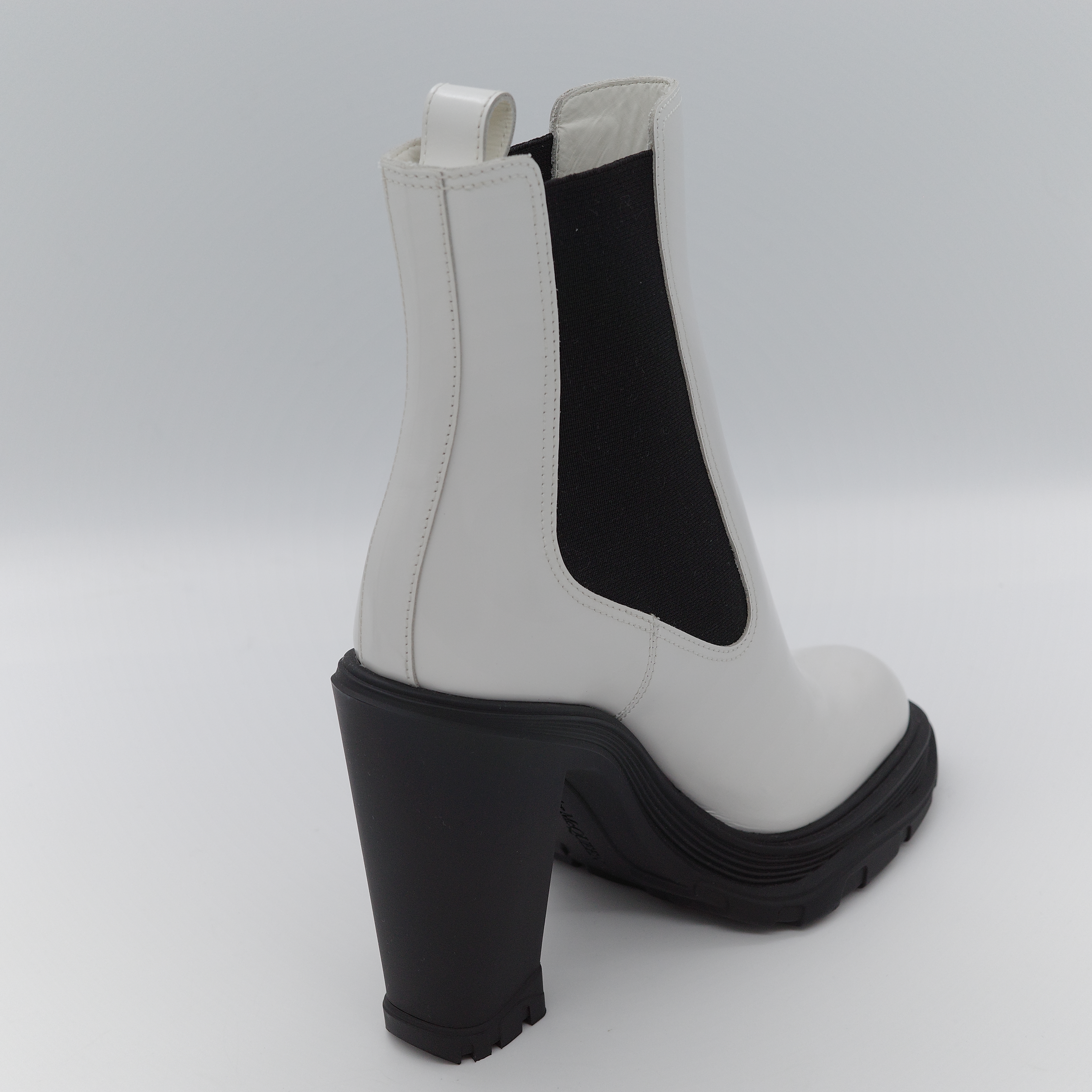 Alexander McQueen 亞歷山大·麥昆 Tread Heeled 白色 象牙色 皮革 粗跟切爾西靴-3