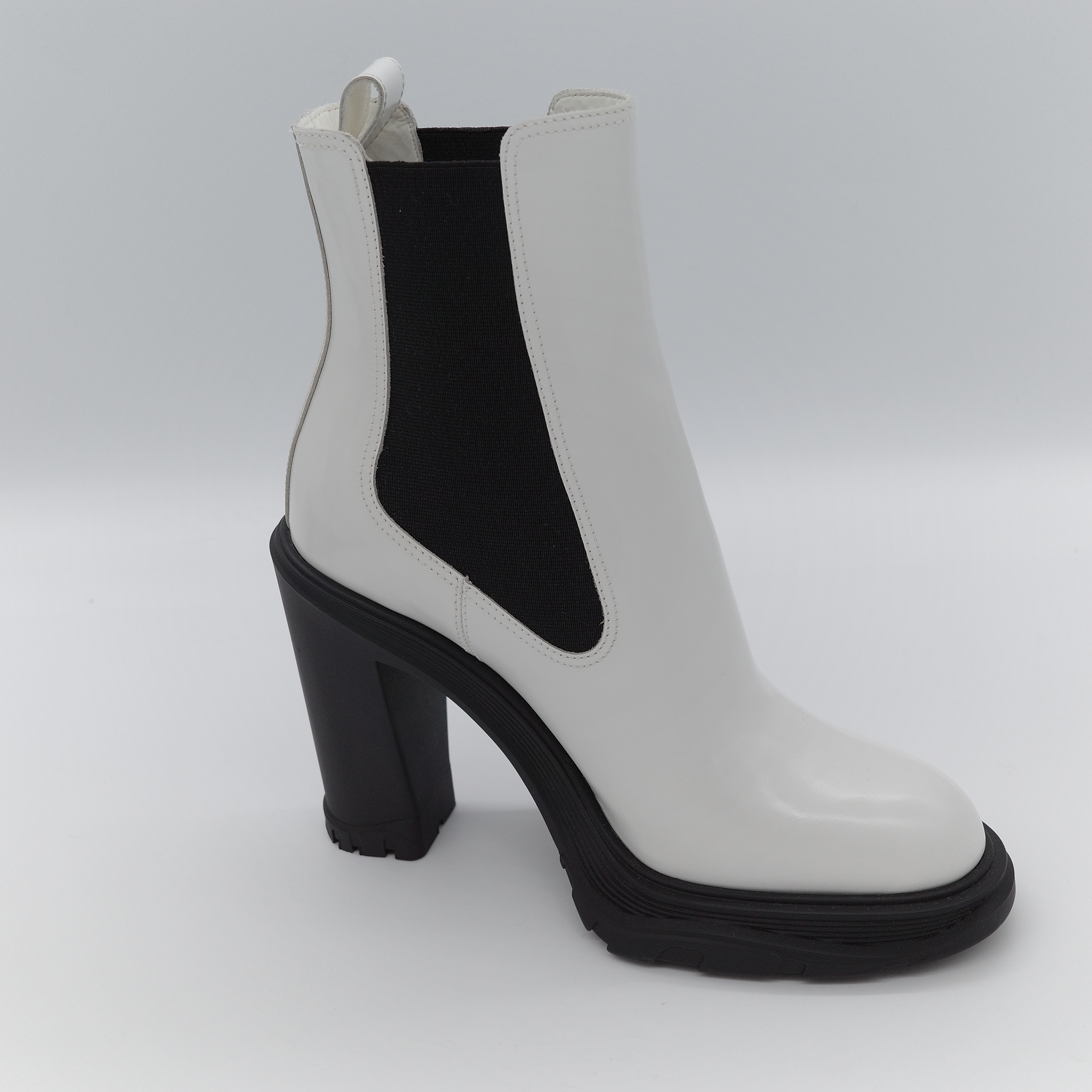 Alexander McQueen 亞歷山大·麥昆 Tread Heeled 白色 象牙色 皮革 粗跟切爾西靴-4