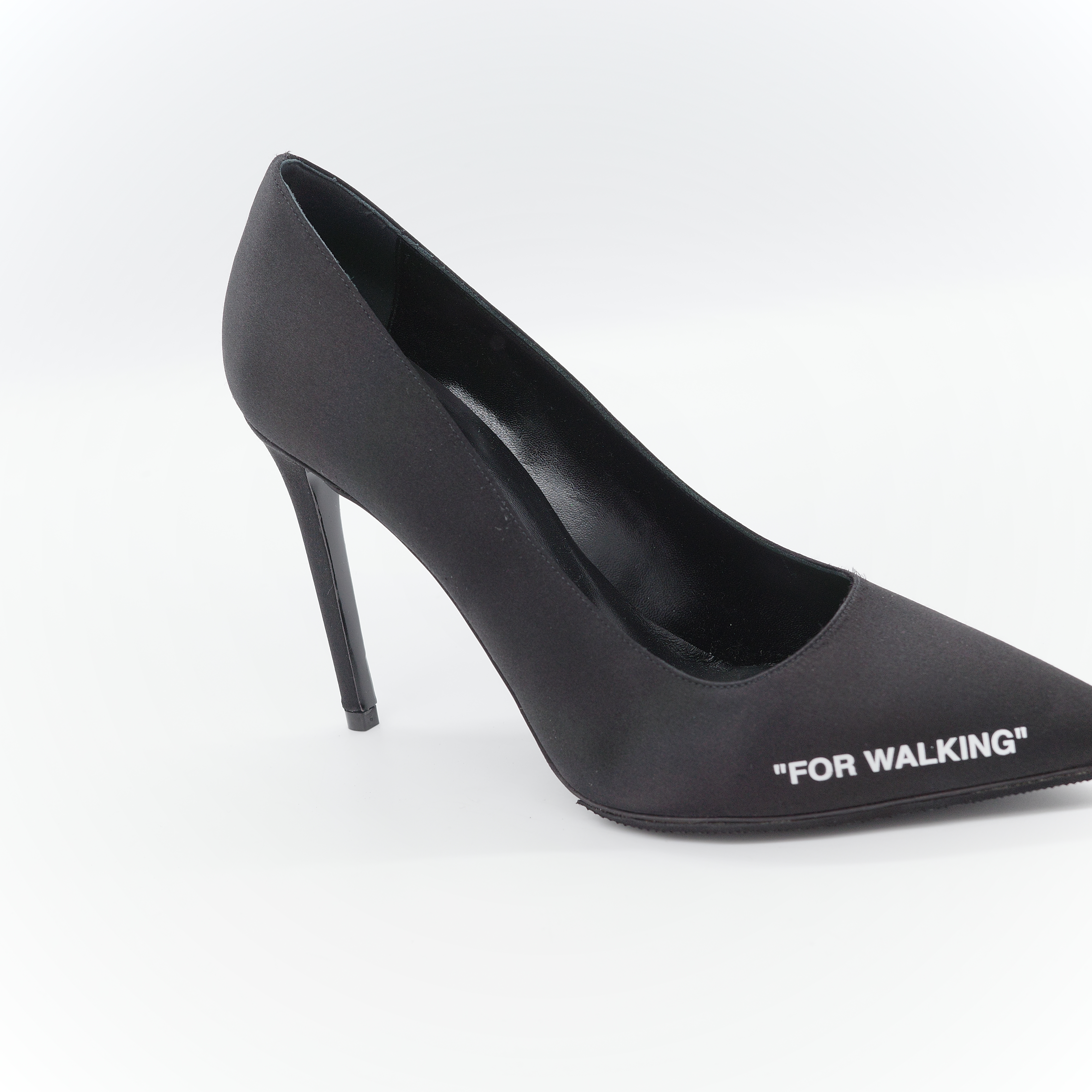 Off-White 歐法威 "FOR WALKING" 黑色 緞面 100mm 尖頭高跟鞋-6