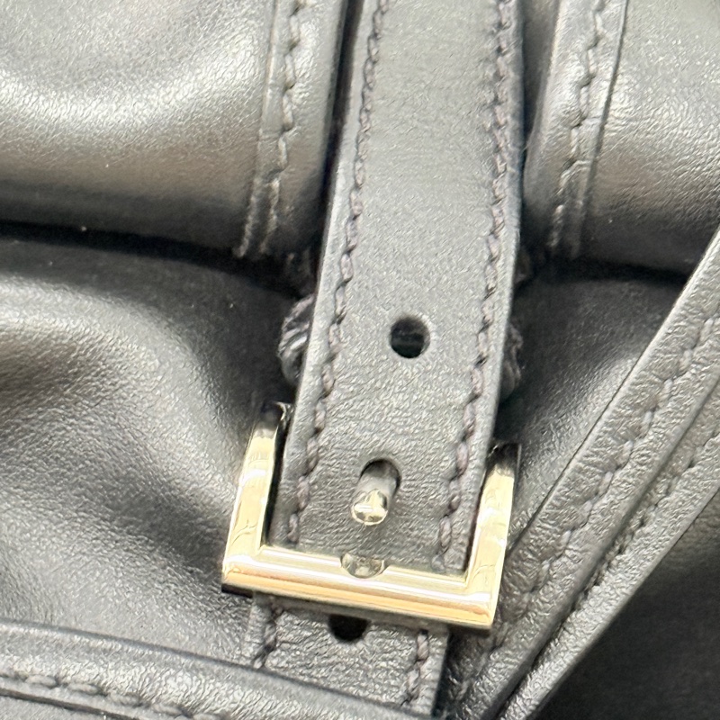 男女用都超好看的PRADA黑色牛皮肩背包-16