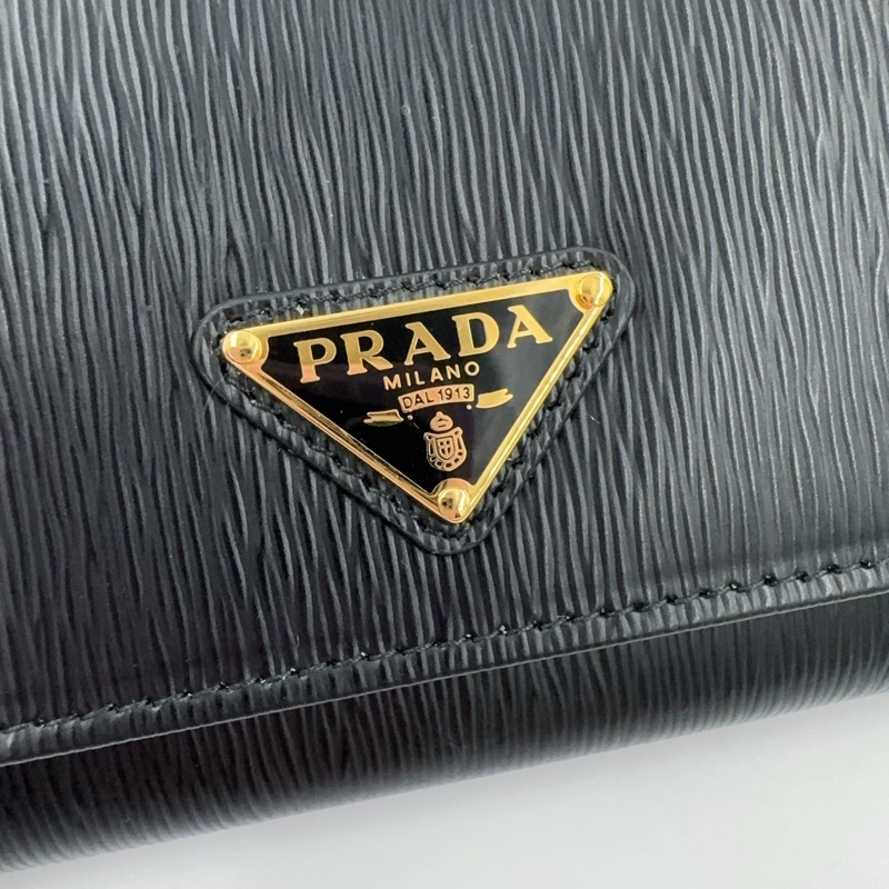 Prada黑色水波紋牛皮金三角牌附證件卡套下蓋雙釦長夾1MH132-17