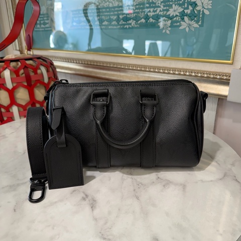 LV 黑原花拼黑牛皮Keepall Bandouliere25黑釦一字拉手提肩斜背包M28369