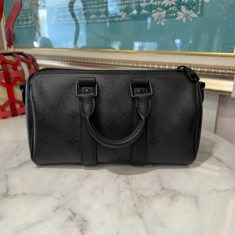 LV 黑原花拼黑牛皮Keepall Bandouliere25黑釦一字拉手提肩斜背包M28369-1