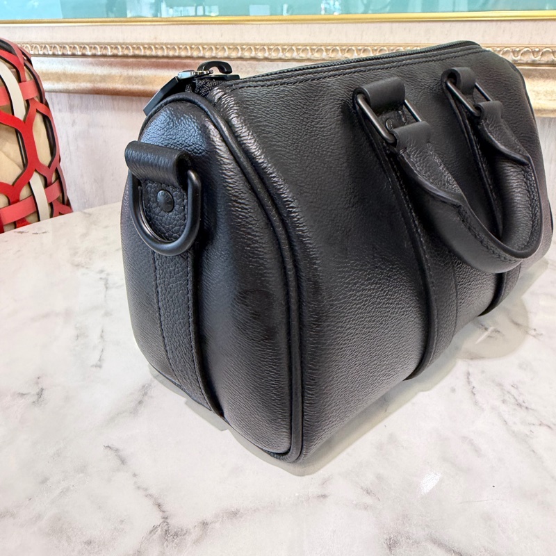 LV 黑原花拼黑牛皮Keepall Bandouliere25黑釦一字拉手提肩斜背包M28369-3