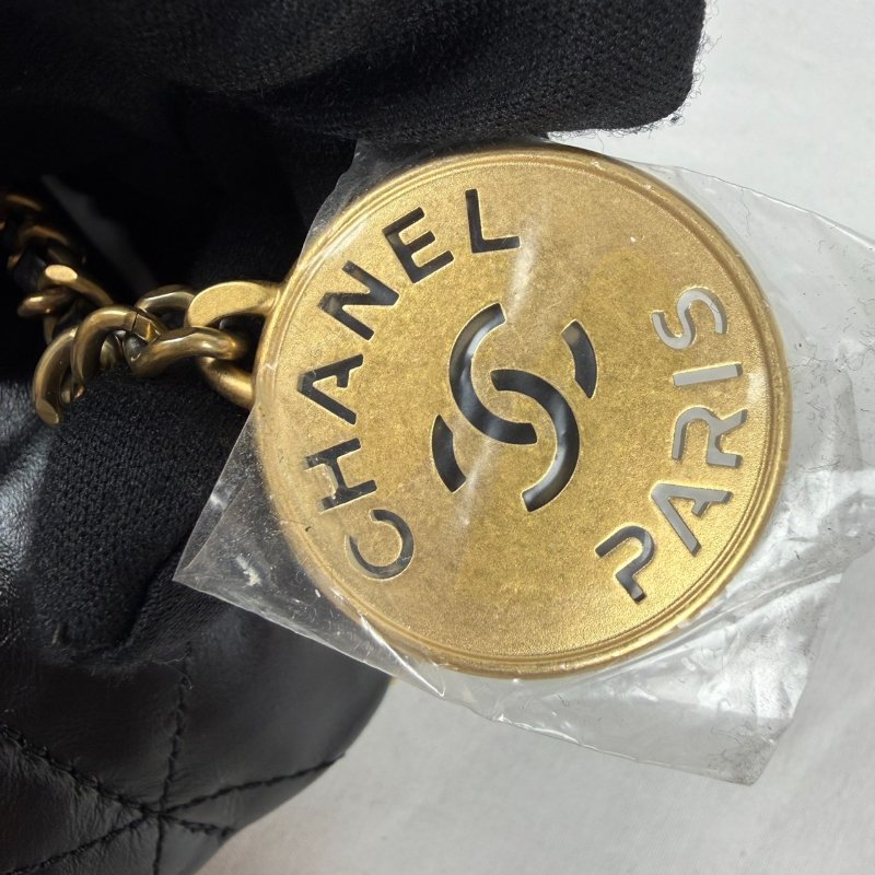 近新 未使用 CHANEL 香奈兒 22 Bag Mini 黑色金釦 鍊條包-16