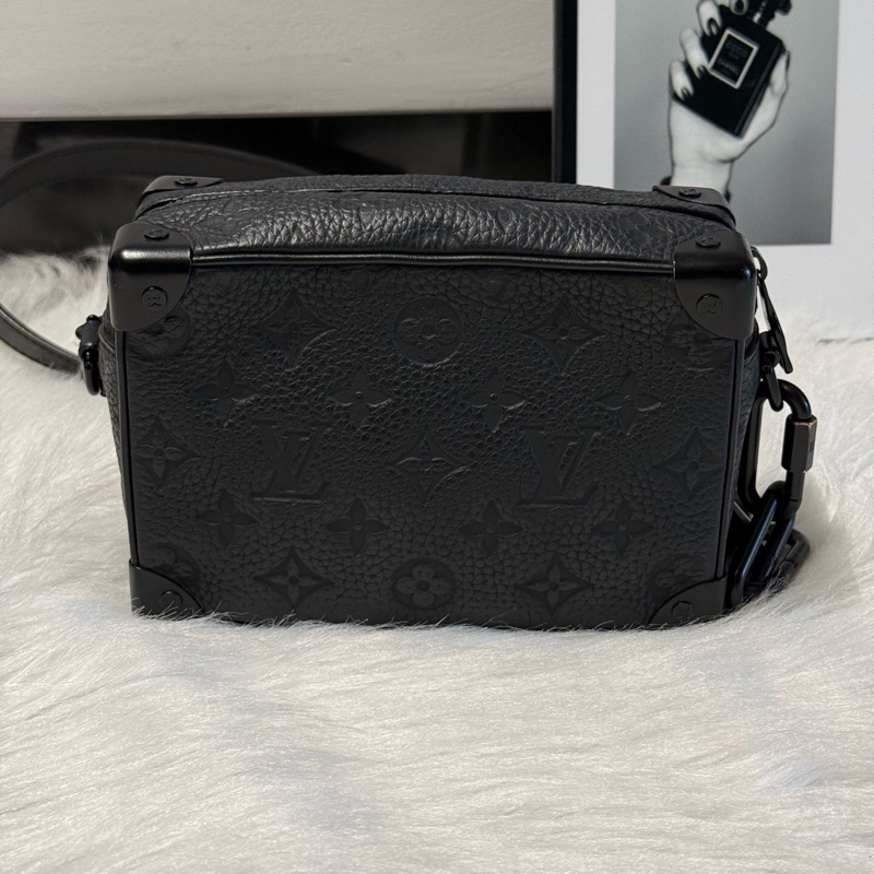 Louis Vuitton路易威登 Soft Trunk 黑色牛皮壓花mini trunk 軟盒子包芯片款 單肩 斜挎包。-6