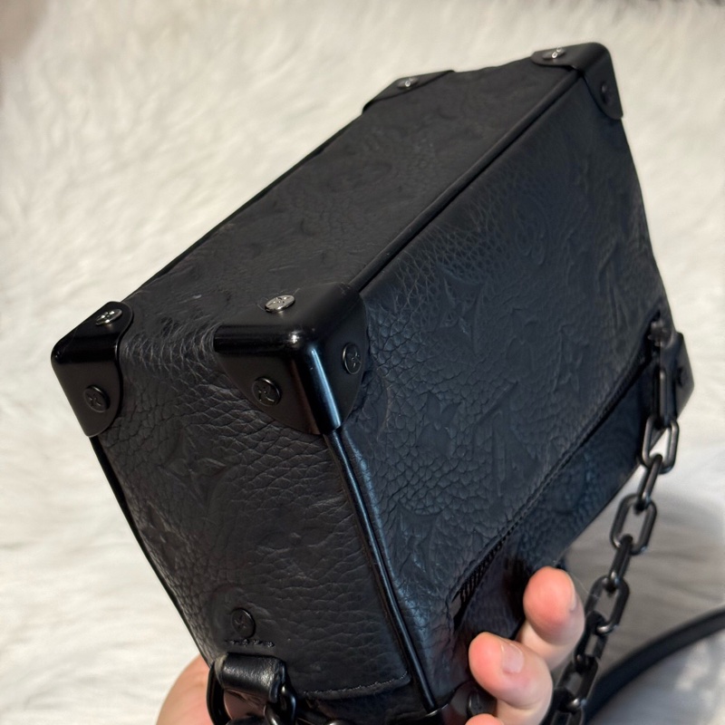 Louis Vuitton路易威登 Soft Trunk 黑色牛皮壓花mini trunk 軟盒子包芯片款 單肩 斜挎包。-12