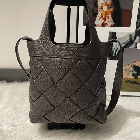 幾乎全新 Bottega Venets 葆蝶家  托特包Diago小號。